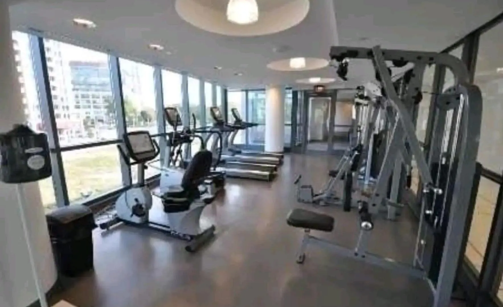 טורונטו Cn Tower View With Free Parking, Pool, Gym, Free Skating, And More דירה