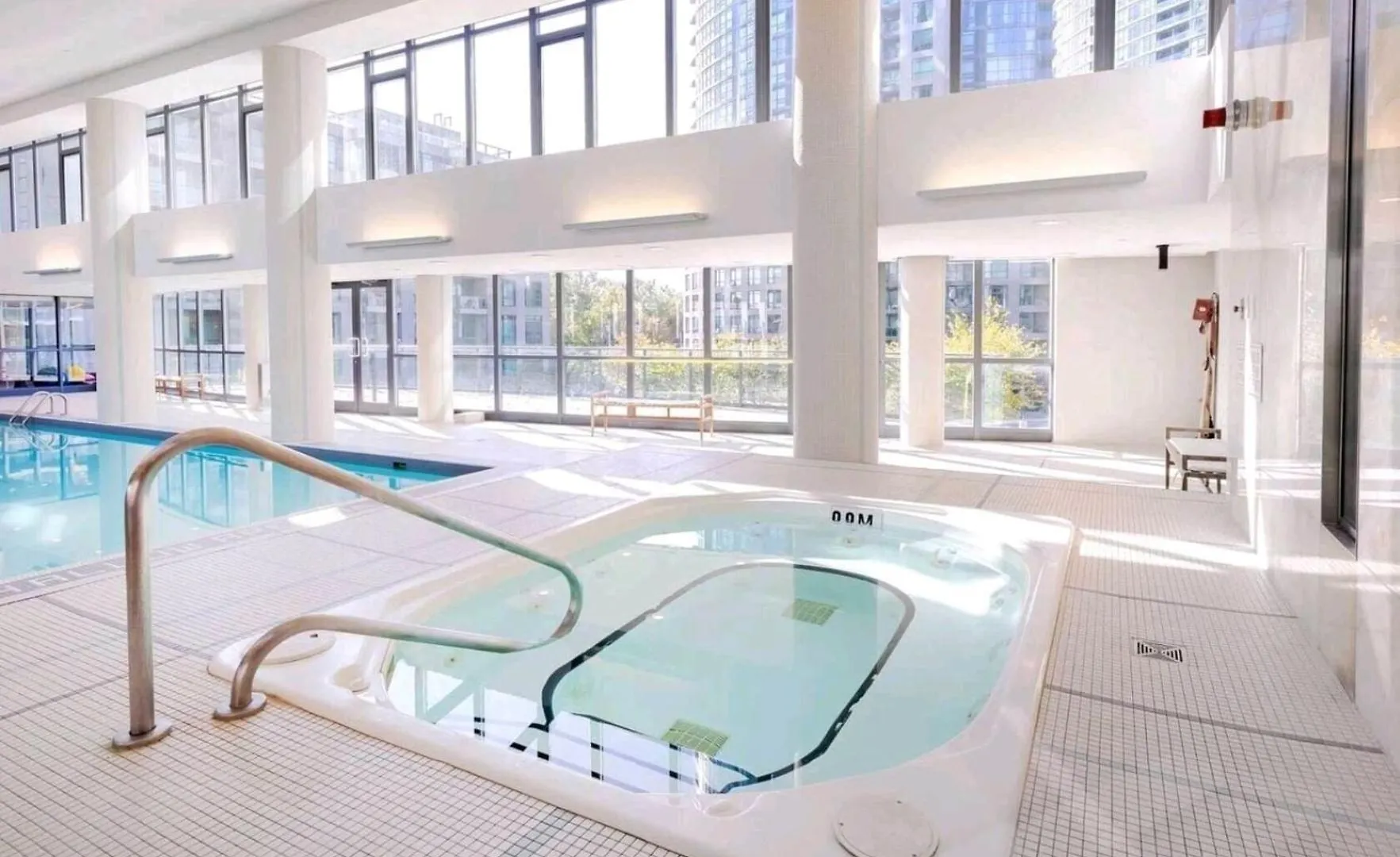 Cn Tower View With Free Parking, Pool, Gym, Free Skating, And More Toronto 0*,  Canadá