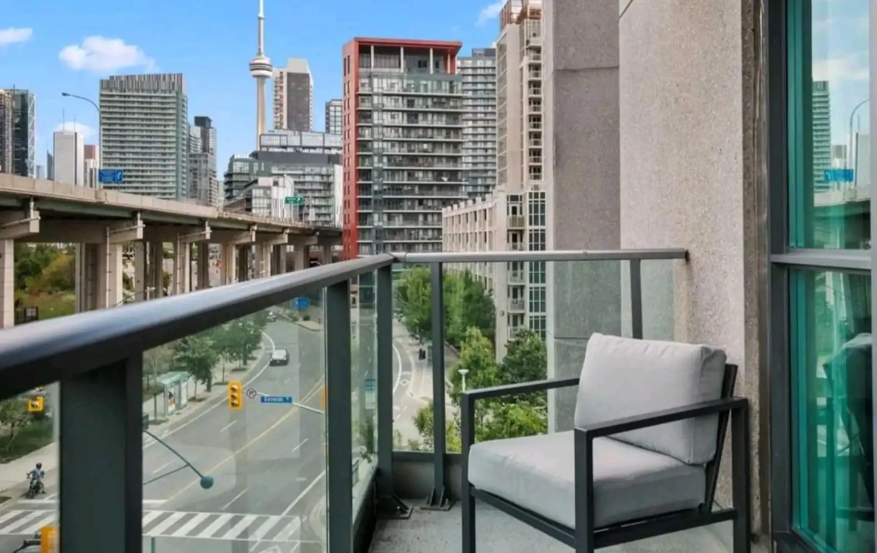 טורונטו Cn Tower View With Free Parking, Pool, Gym, Free Skating, And More