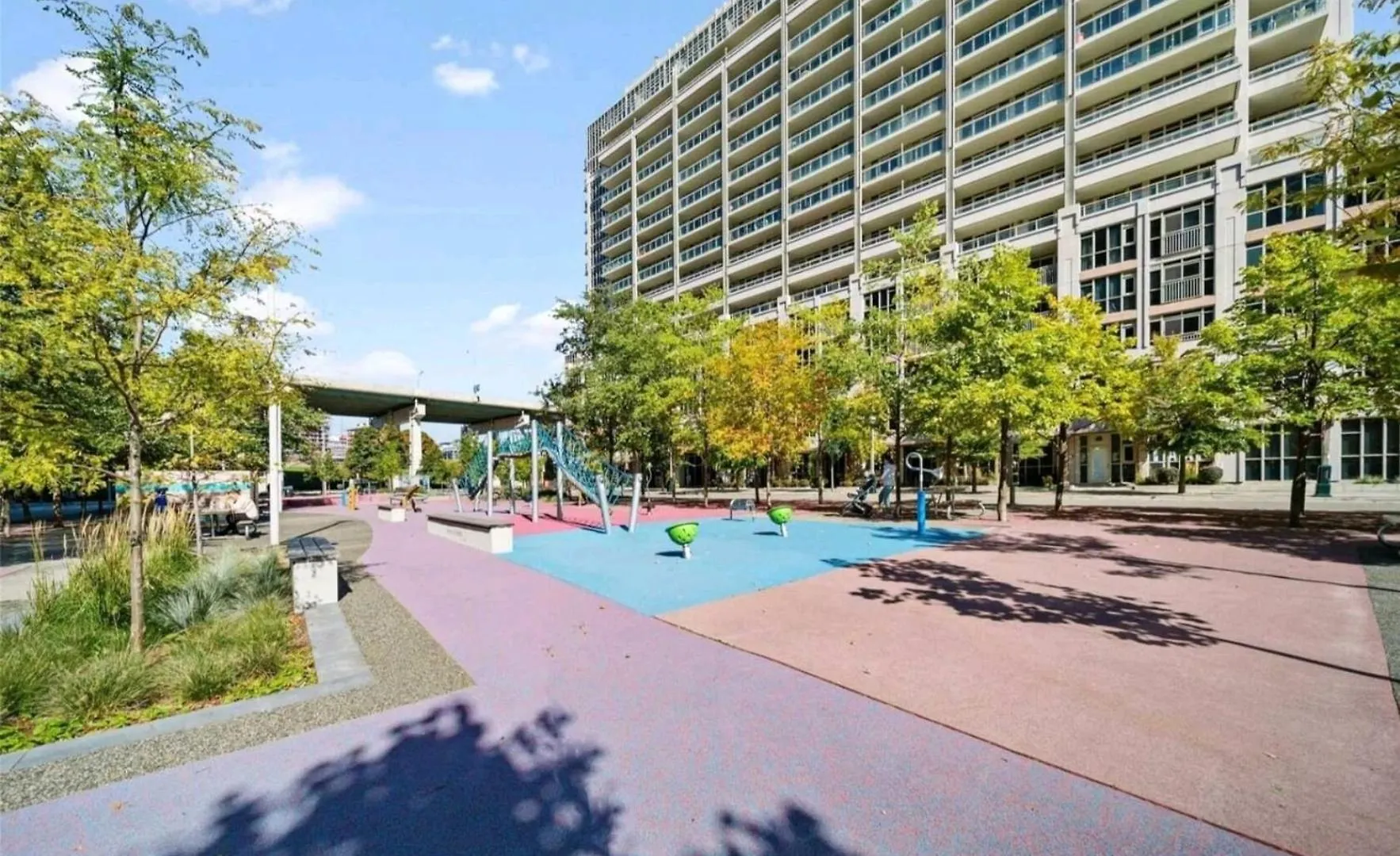 דירה טורונטו Cn Tower View With Free Parking, Pool, Gym, Free Skating, And More קנדה