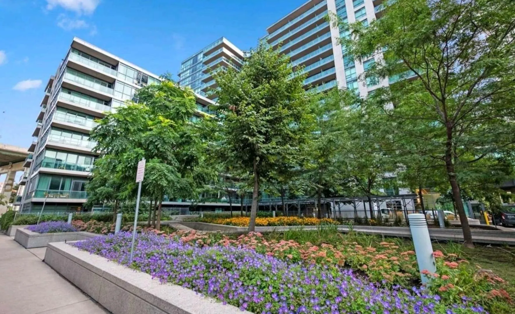 דירה טורונטו Cn Tower View With Free Parking, Pool, Gym, Free Skating, And More