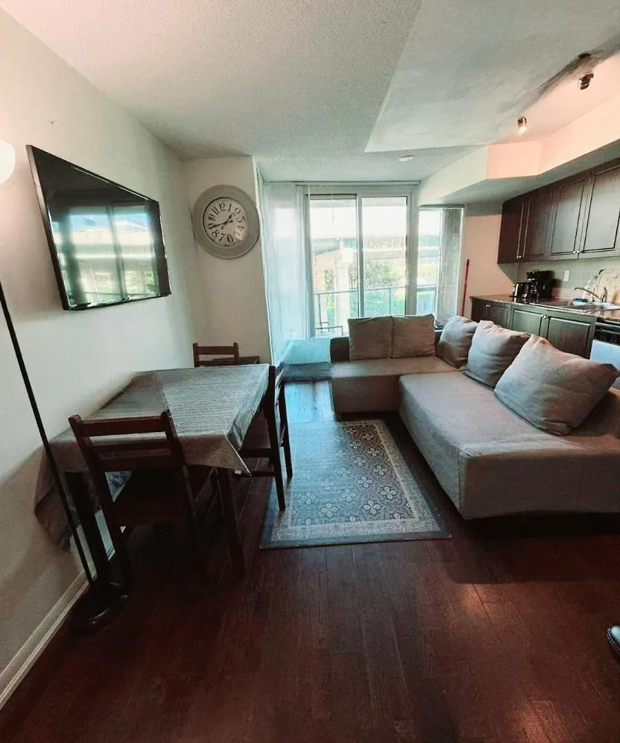 Cn Tower View With Free Parking, Pool, Gym, Free Skating, And More Toronto Apartamento
