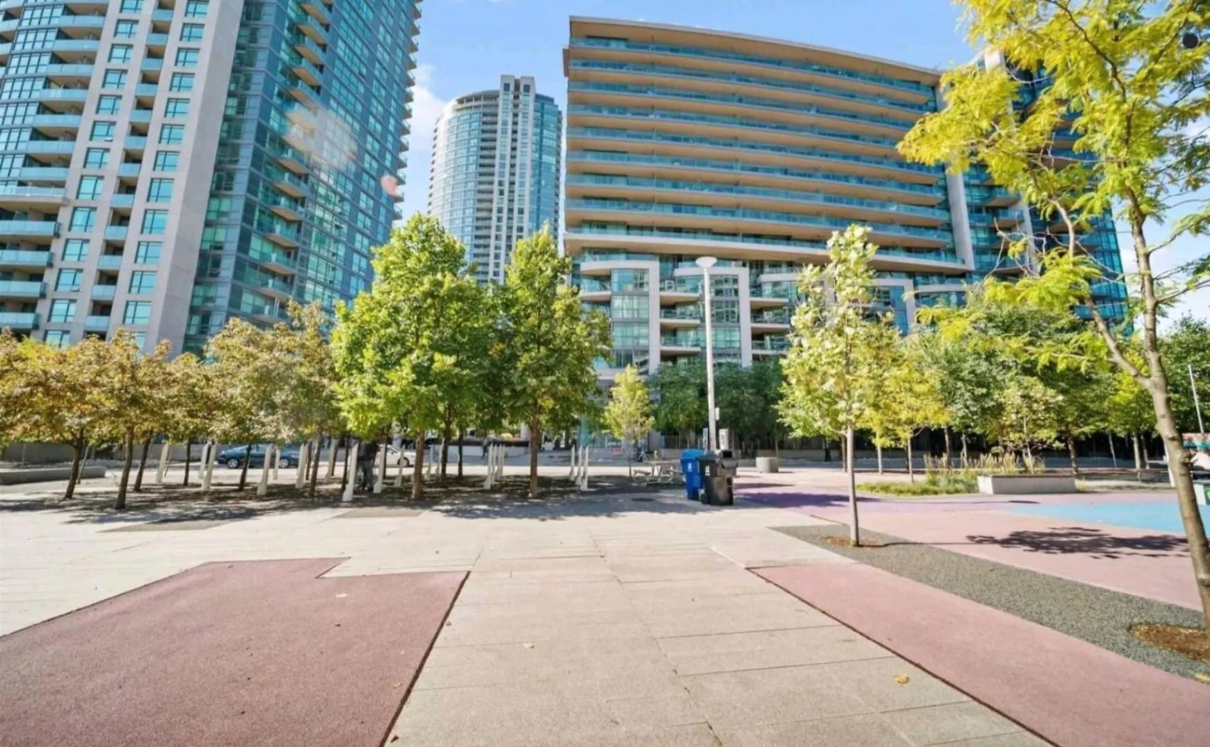 Daire Cn Tower View With Free Parking, Pool, Gym, Free Skating, And More Toronto